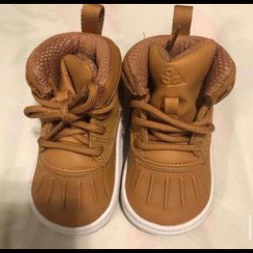 Hard bottom sneakers